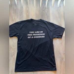 Black “You are in the presence of a goddess” Graphic T-Shirt